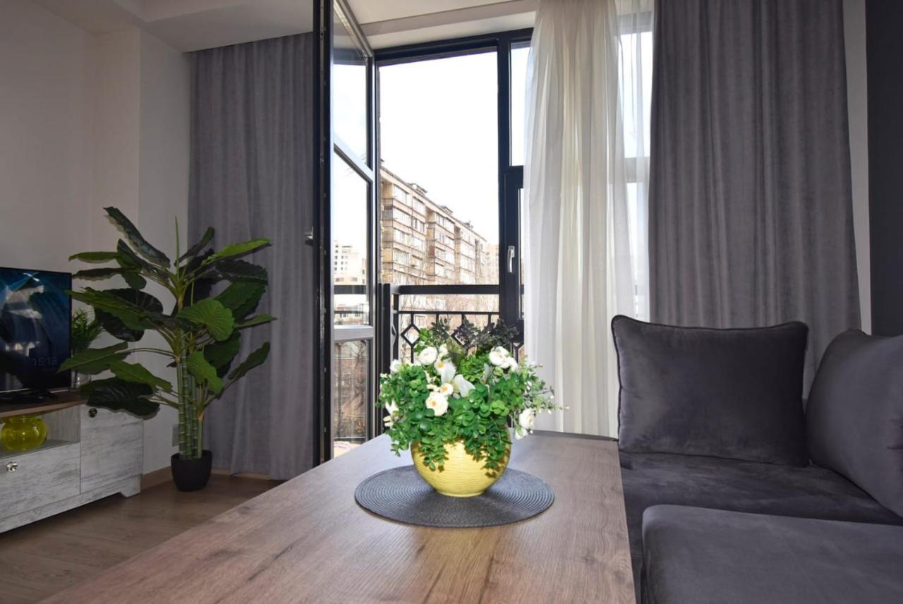 Home4You City Center Apartments Jerevan Exteriör bild