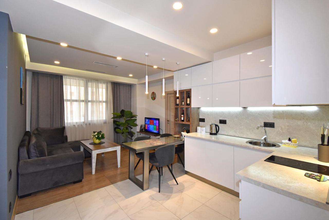 Home4You City Center Apartments Jerevan Exteriör bild